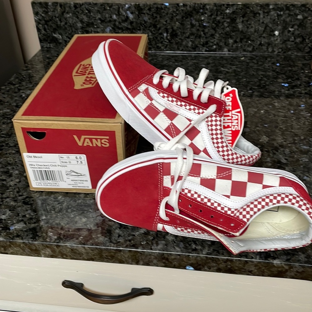 Womens Old Sokol VANS tennis shoes